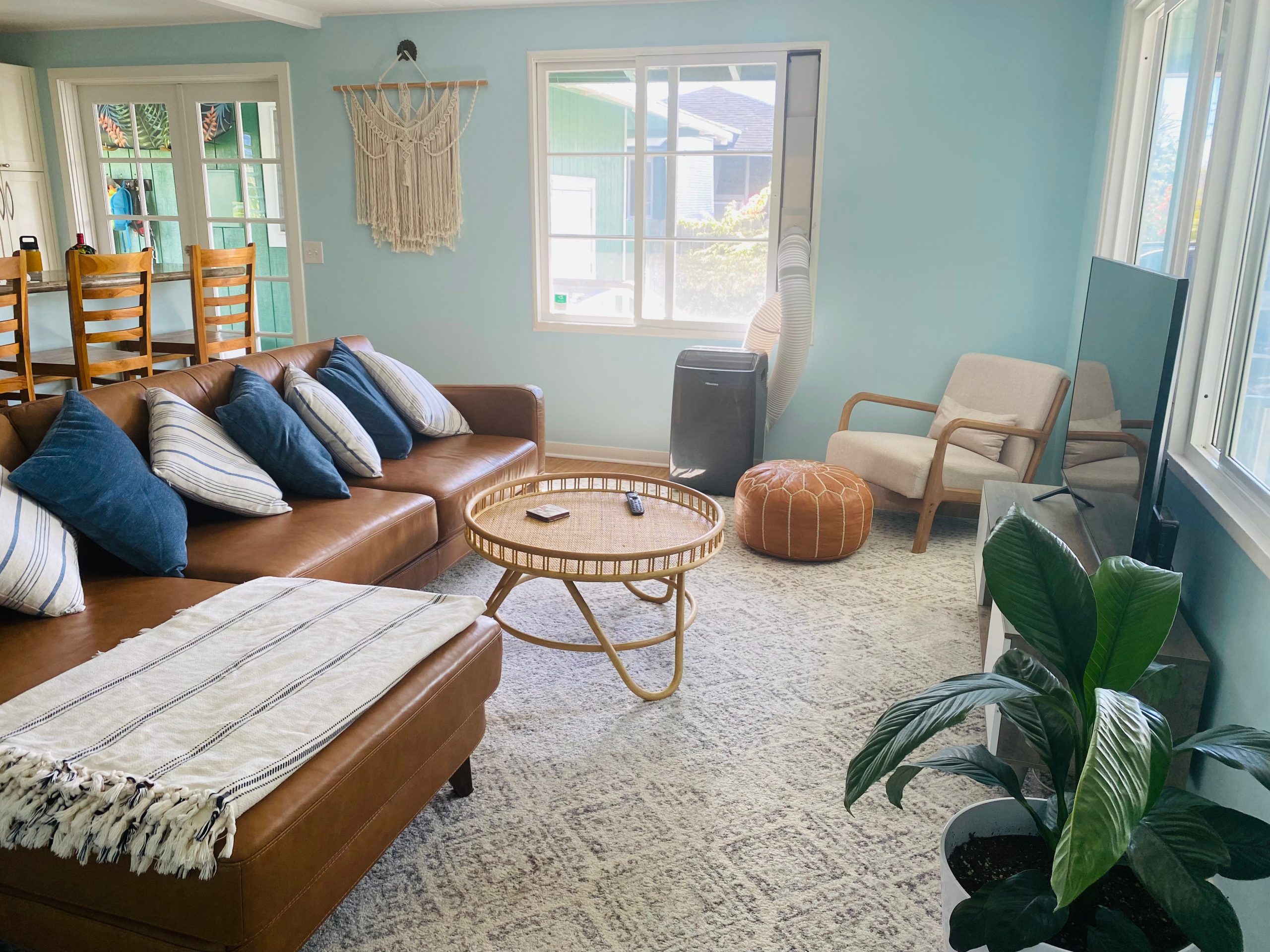 Hawaii living room bright